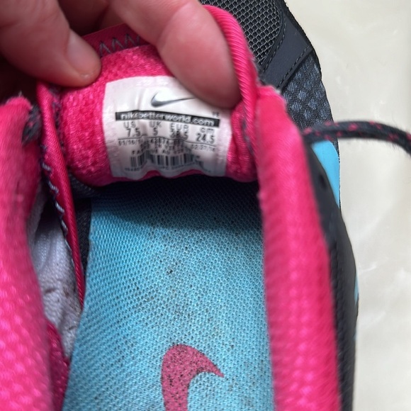 Nike Wild Trail Running Shoes -Womens size 7.5 - Picture 4 of 5